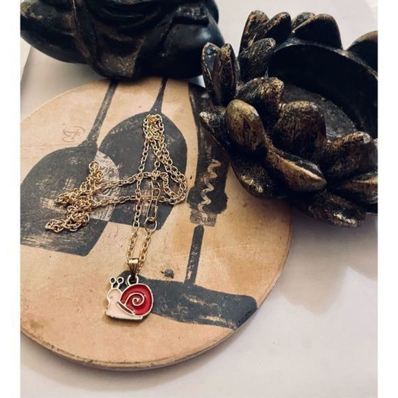 Cute RED AND GOLD SNAIL NECKLACE - Picture 2 of 6